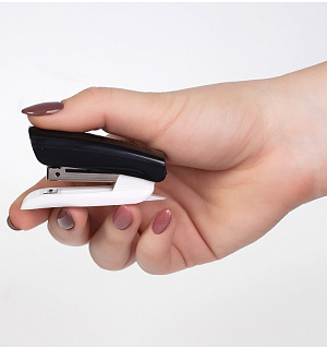 Мини-степлер №10 Berlingo "Blitz" до 10л., пластиковый корпус, черный