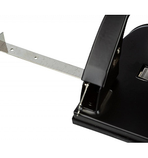 Дырокол Attache до 30 листов, с линейкой, цвет черный