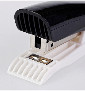 Мини-степлер №10 Berlingo "Blitz" до 10л., пластиковый корпус, черный