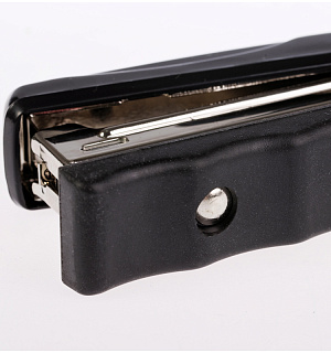 Степлер №10 Berlingo "Comfort" до 16л., пластиковый корпус, черный