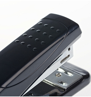 Степлер №24/6, 26/6 Berlingo "Universal" до 30л., пластиковый корпус, черный